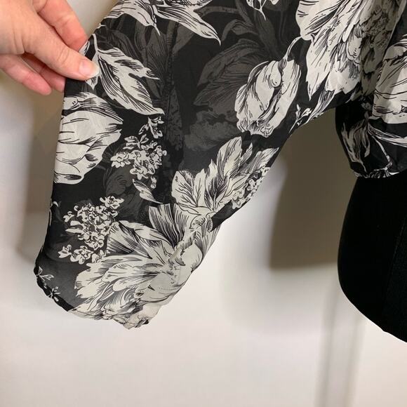 MINKPINK black white floral sheer cropped top size Medium - Picture 6 of 12